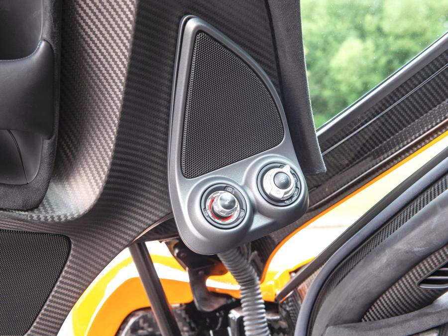 Детали интерьера McLaren P1 XP05 (990006) 2013 года  (фото 78 из 89)